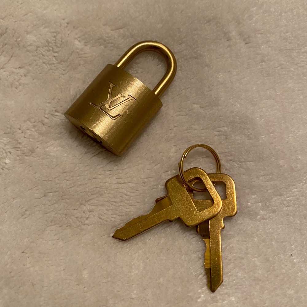 Lock and key pendant